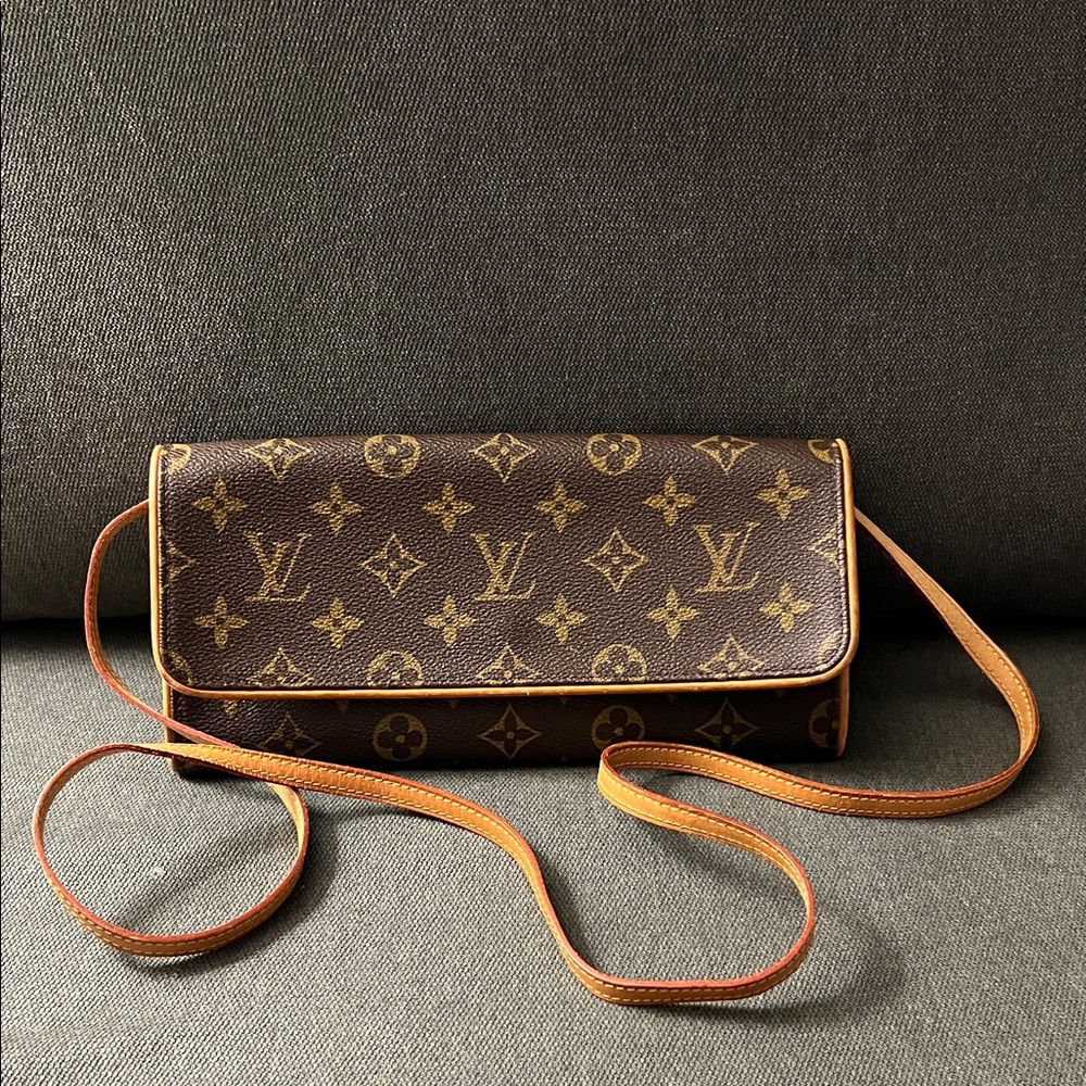 AUTHENTIC Louis Vuitton Brown Monogram